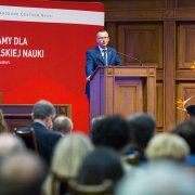 Rektor Gdańskiego Uniwersytetu Medycznego prof. Marcin Gruchała przemawia podczas spotkania otwierającego Dni NCN