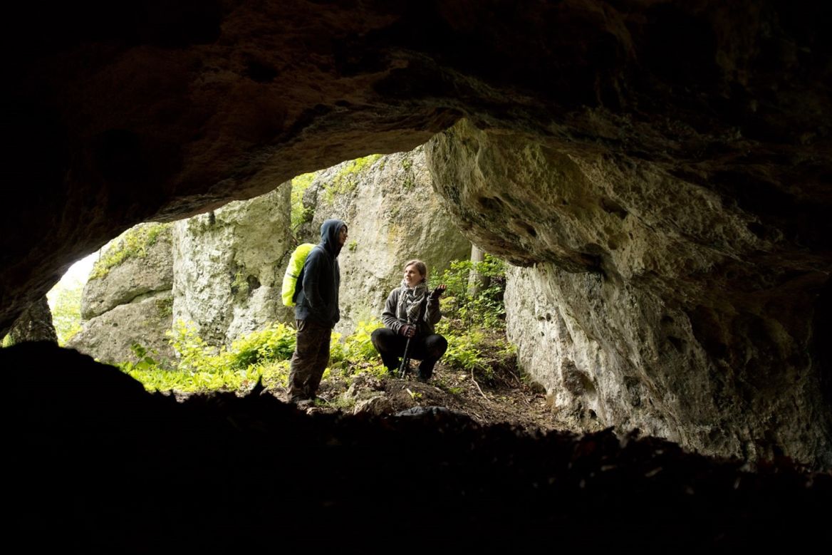 Archaeologist Prof. Małgorzata Kot and palaeontologist Prof. Claudio Berto at the entrance to the Tunel Wielki Cave. Photo: Miron Bogacki