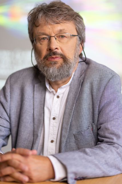 prof. dr hab. Marek Gaździcki przy pracy