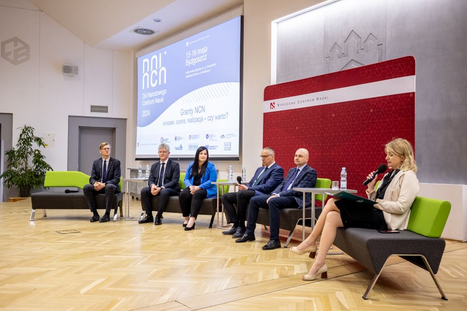  Panel discussion: NCN grants: application, evaluation, implementation - is it worth it? (photo by Łukasz Bera)