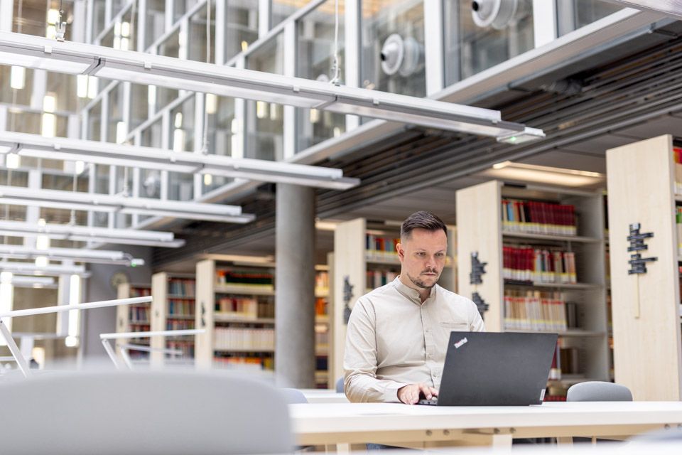 dr hab. Damian Guzek, prof. UŚ, fot. Łukasz Bera